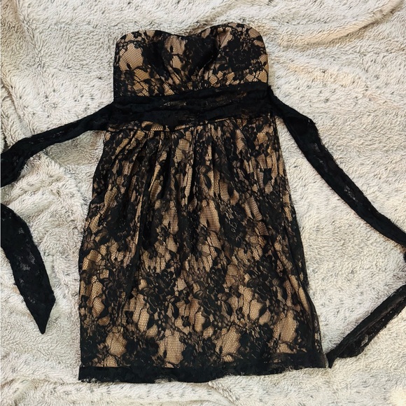 Ladies Elegant Black Lace Dress-Strapless - Picture 6 of 6